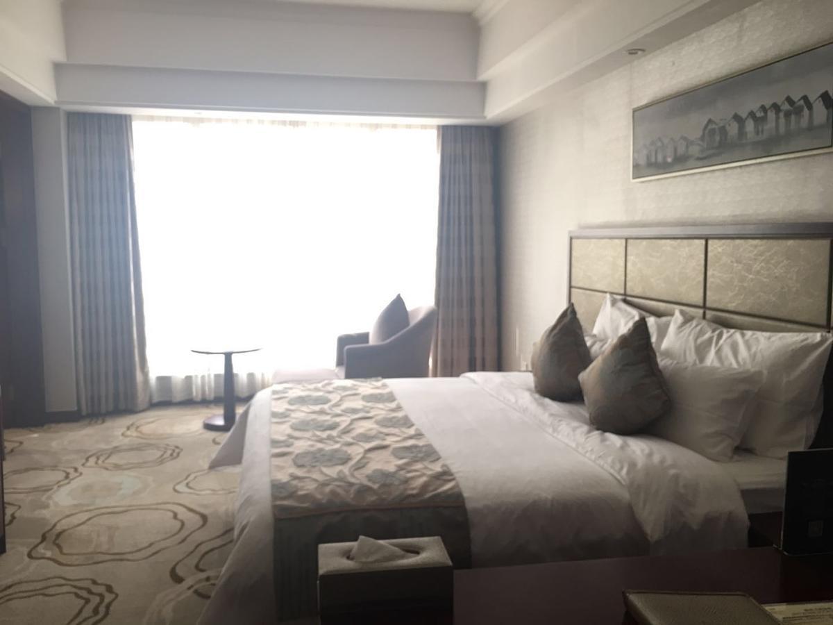 Manhatton Hotel Zhuhai Extérieur photo