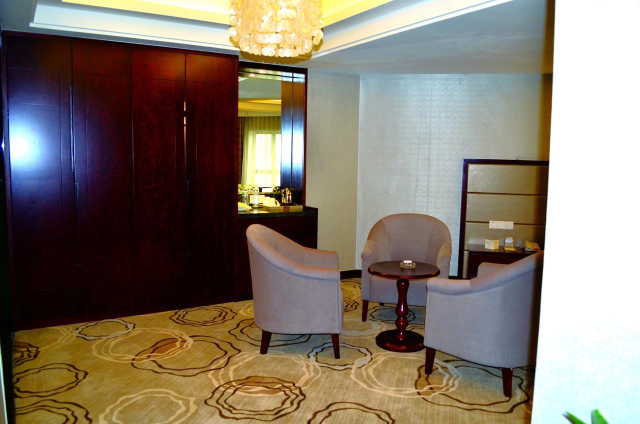 Manhatton Hotel Zhuhai Extérieur photo