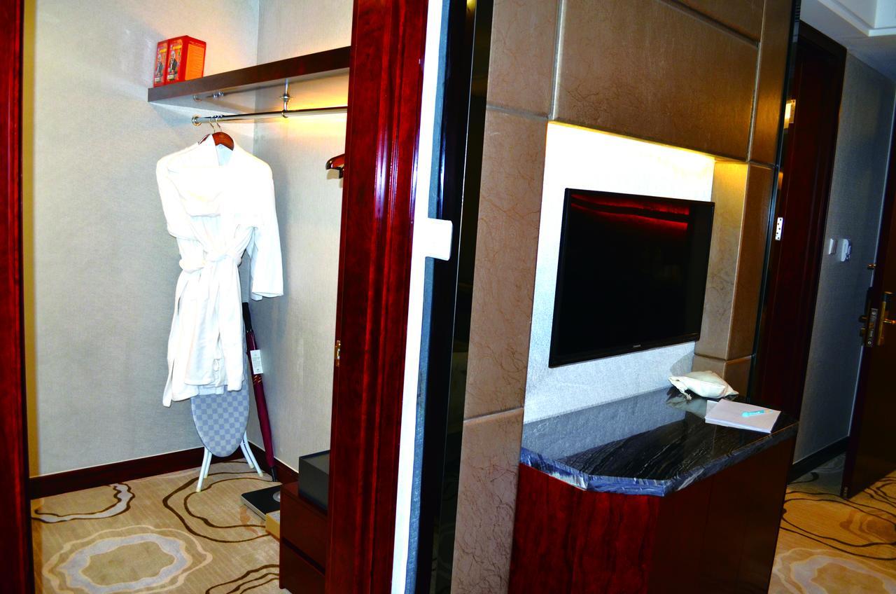 Manhatton Hotel Zhuhai Extérieur photo