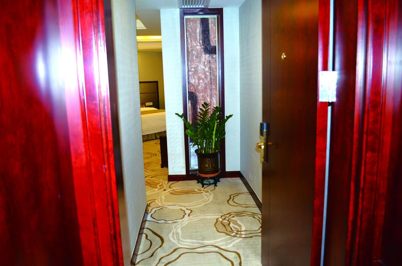 Manhatton Hotel Zhuhai Extérieur photo