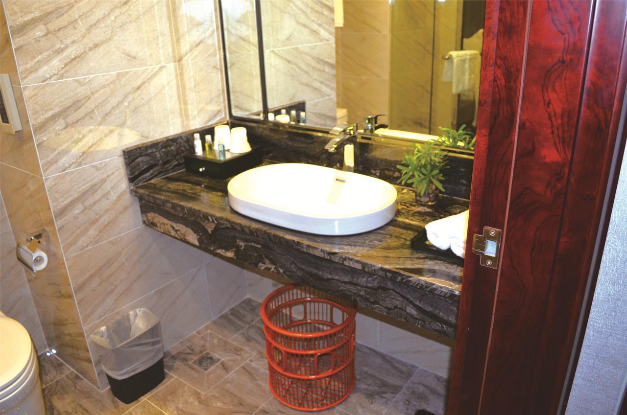 Manhatton Hotel Zhuhai Extérieur photo